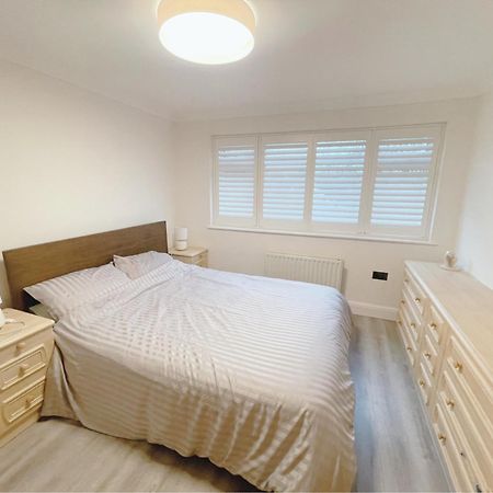 Home Near London Heathrow, Slough,Windsor,Legoland Colnbrook Екстер'єр фото