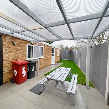 Home Near London Heathrow, Slough,Windsor,Legoland Colnbrook Екстер'єр фото